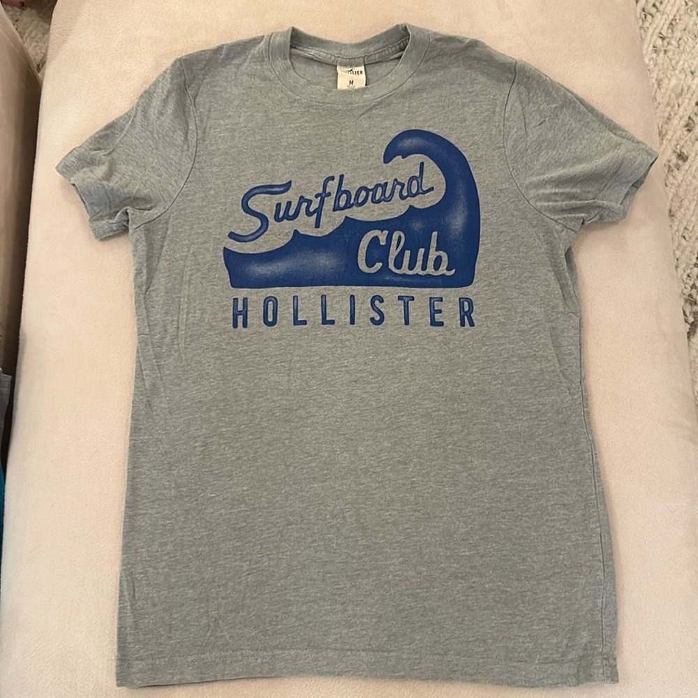 Hollister graphic tee. Great condition. Super soft.